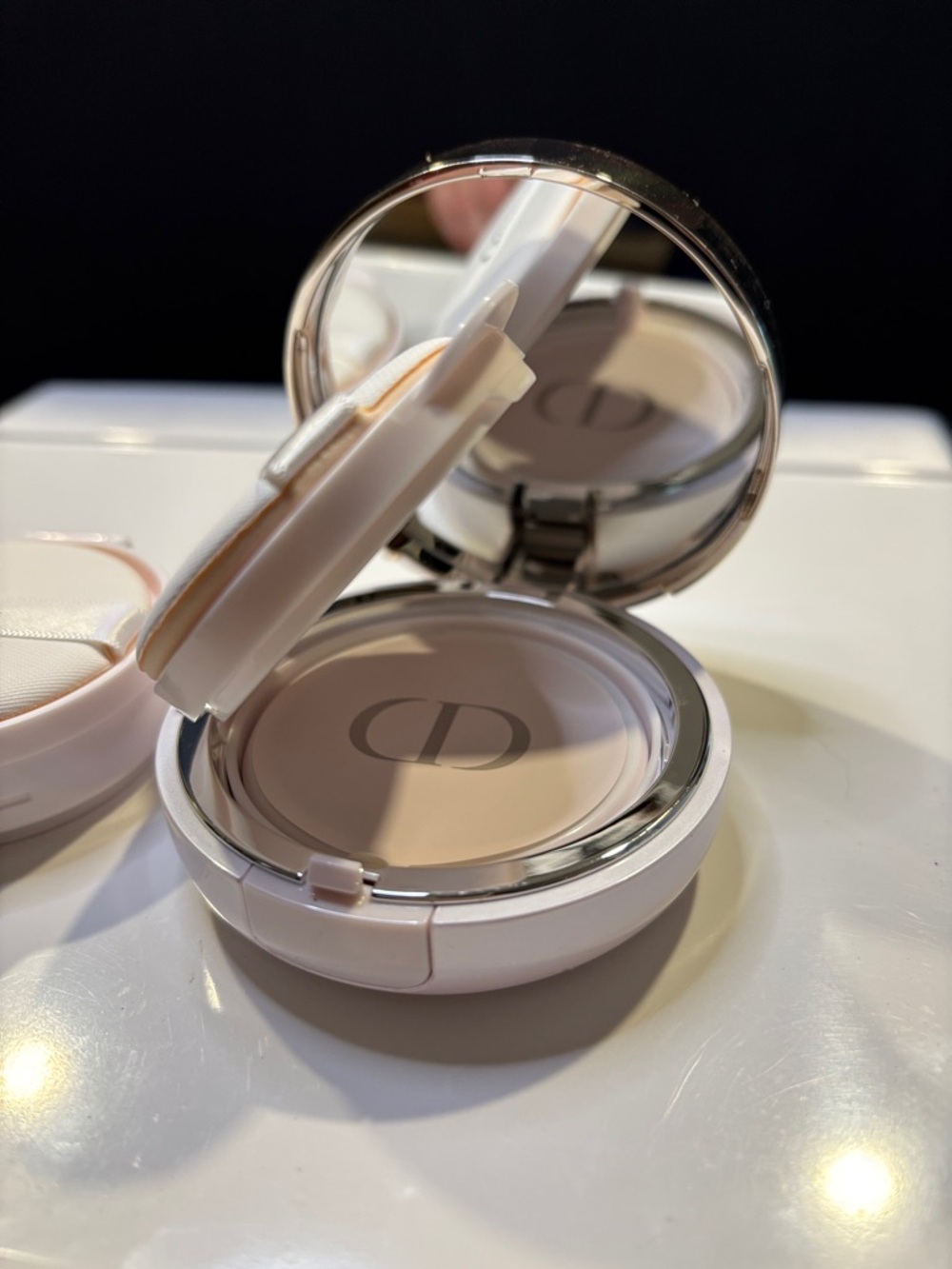 Dior DreamSkin Fresh & Perfect Cushion w extra refill shade 030 - Picture 3 of 8